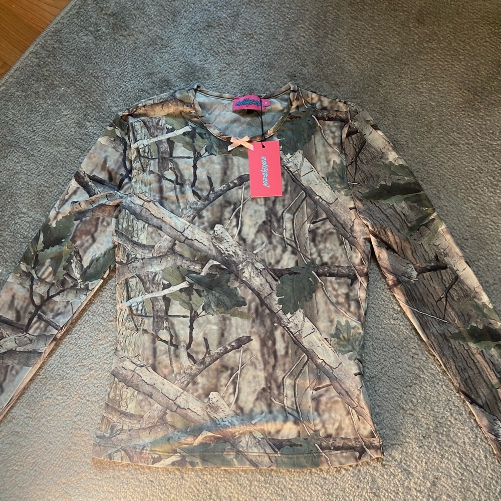 Edikted Camouflage Long Sleeve Crop Top